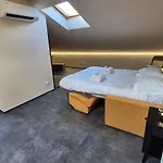 Moderna Mansarda Con Parcheggio Gratuito Alba (Piedmont)