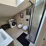 Moderna Mansarda Con Parcheggio Gratuito Appartamento Alba (Piedmont)