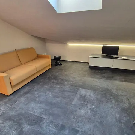 Appartement Moderna Mansarda Con Parcheggio Gratuito Alba (Piedmont)