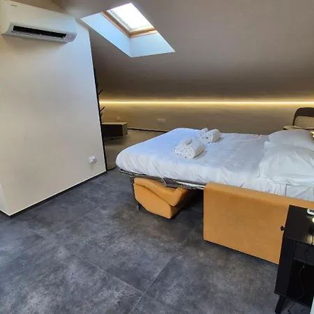 Moderna Mansarda Con Parcheggio Gratuito Diano dʼAlba