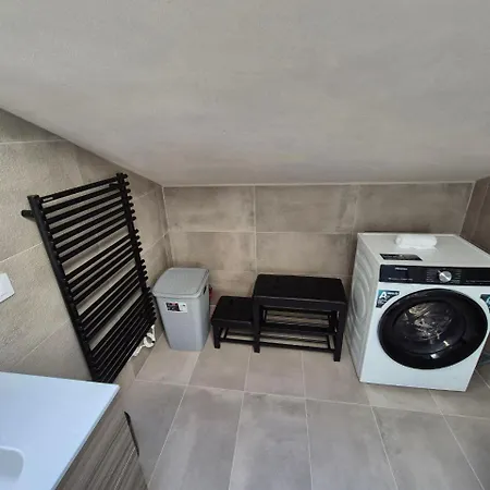 Moderna Mansarda Con Parcheggio Gratuito Diano dʼAlba