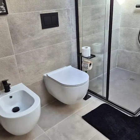 Moderna Mansarda Con Parcheggio Gratuito شقة Diano dʼAlba