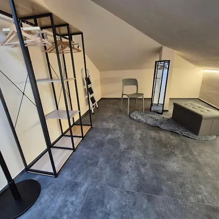 Moderna Mansarda Con Parcheggio Gratuito Diano dʼAlba