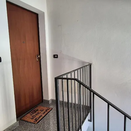 Moderna Mansarda Con Parcheggio Gratuito شقة